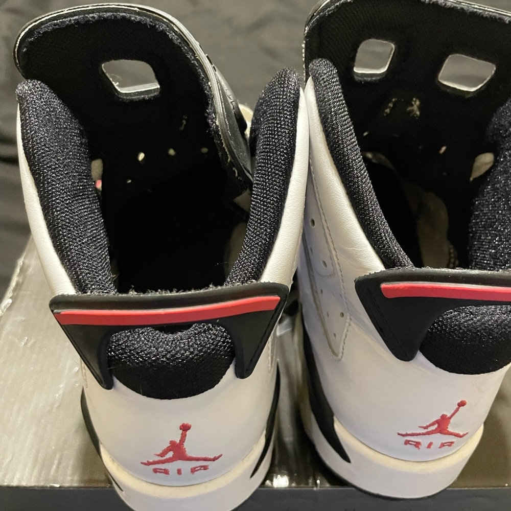Pink and white Retro Jordan 6 in great used condition size 5Y or 7 in womens